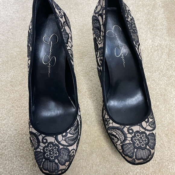 Brand New 5 1/2 inch black and taupe lace platform heels - Picture 1 of 3